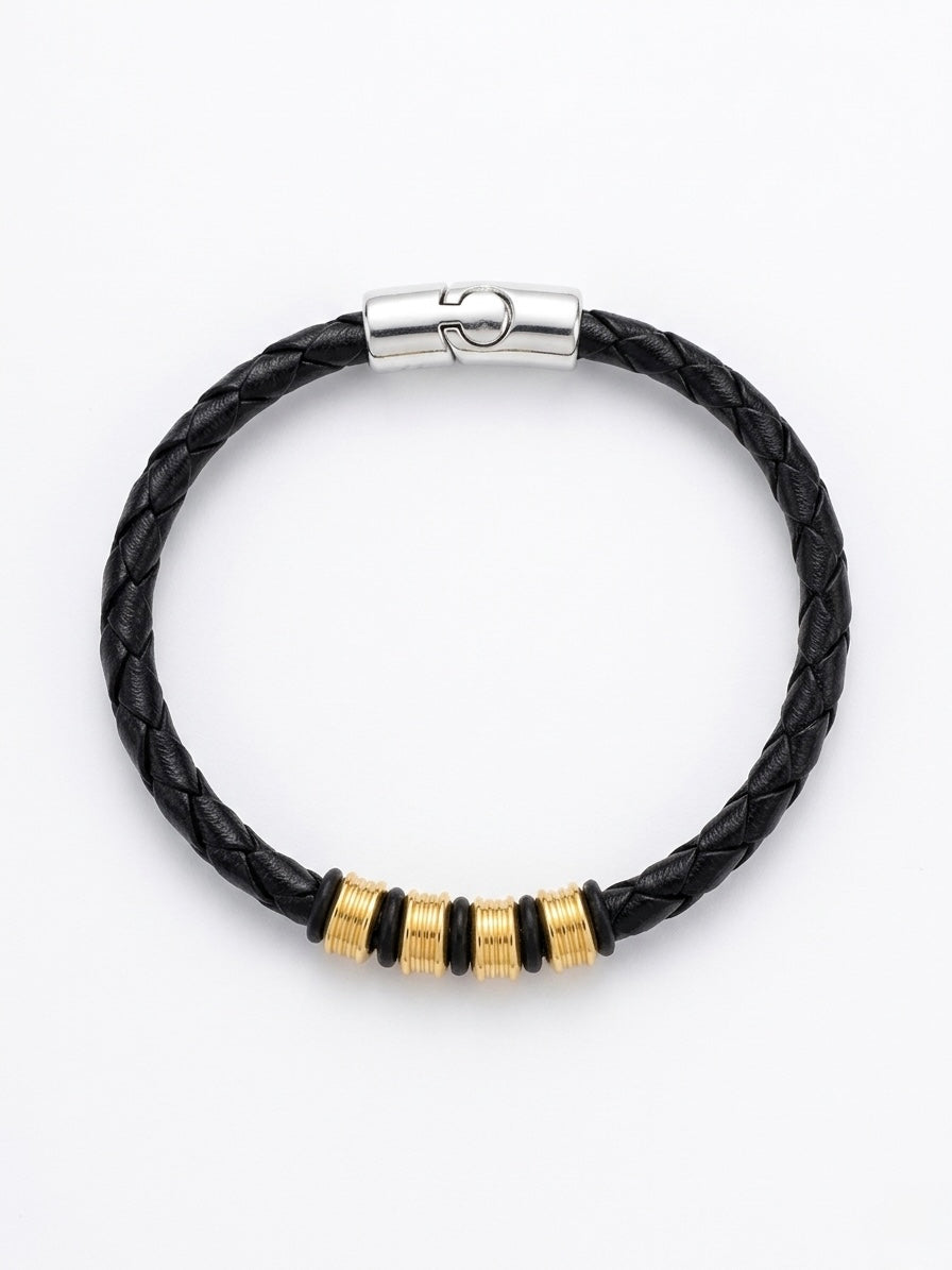 سوار من الجلد الطبيعي بني مضفر بمشبك زركون